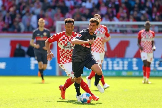 效率和场均 效率和场均